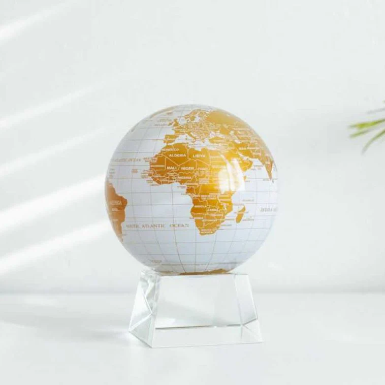 Pearl White & Gold Globe - Image 11