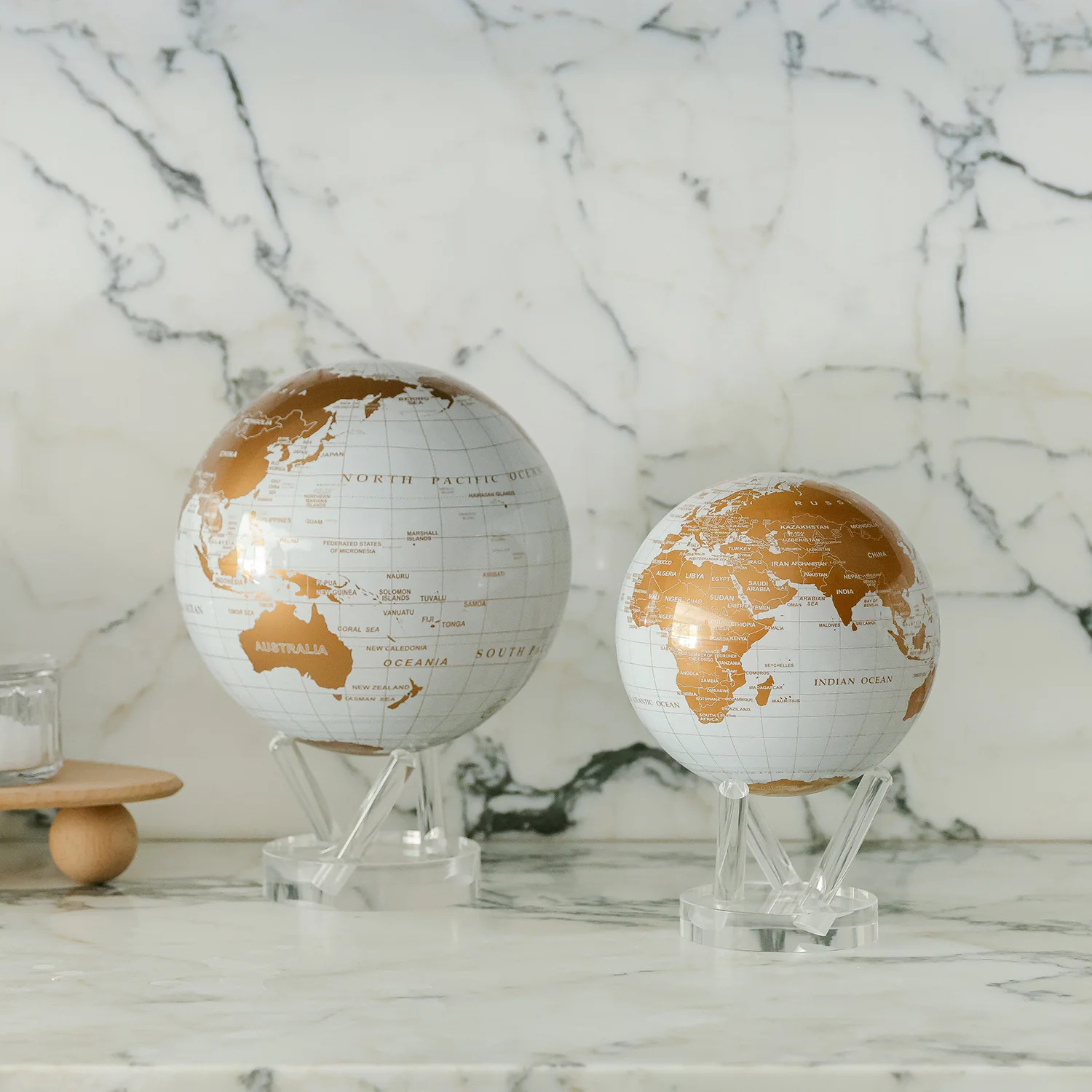 Pearl White & Gold Globe - Image 4