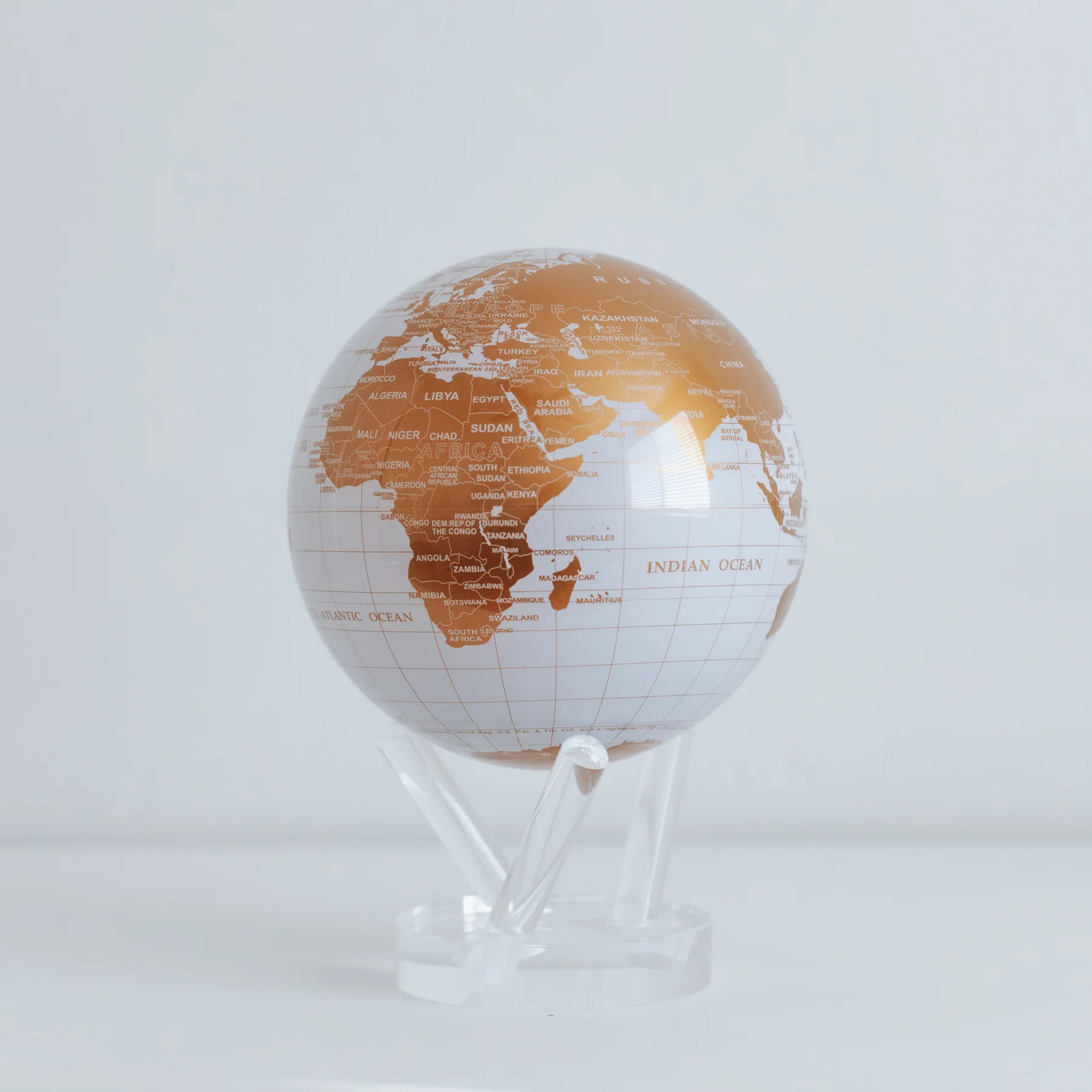 Pearl White & Gold Globe - Image 6